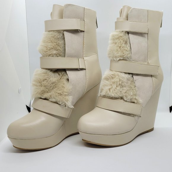 Juicy Couture, Boots - Picture 1 of 4